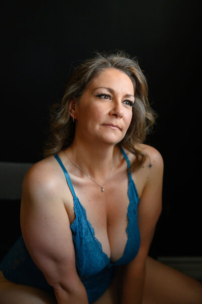 Woman wearing blue bodysuite for her Toronto Boudoir photography session