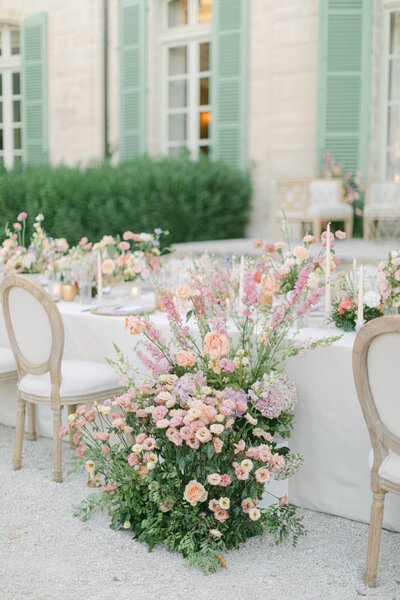 Elegant wedding table with florals by luxury photographer, French Riviera