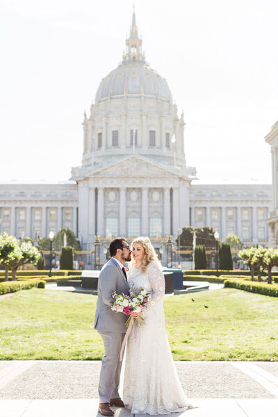 san francisco city hall wedding photo by zoe larkin photography