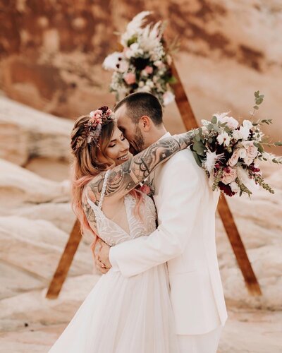 Featured image of post Desert Elopement Las Vegas Prices - Las vegas desert elopements offers couples the luxury of an all inclusive wedding package.