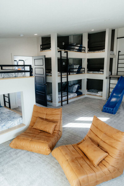Beezah_FrankiesPlace_ALL-259