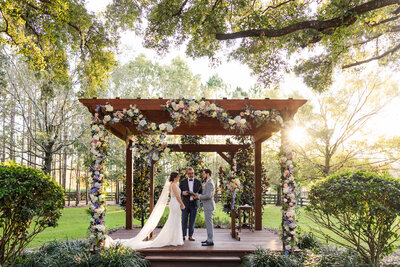 wedding ceremony under the trees at Club Lake Plantation Apopka, FL taken by weddiing photographer Orlando, Blak Marie