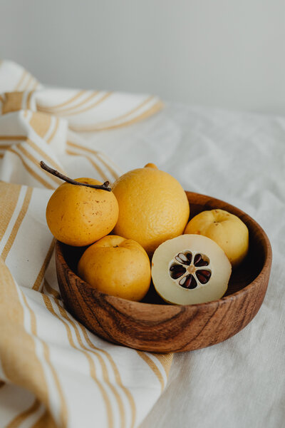 kaboompics_japanese-quince-fruit-chaenomeles-still-life-28355