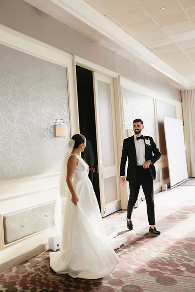 Bride and groom first look at wedding in Bali | Sush Digital Media