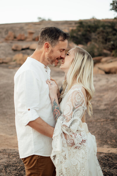 desert elopement kiss