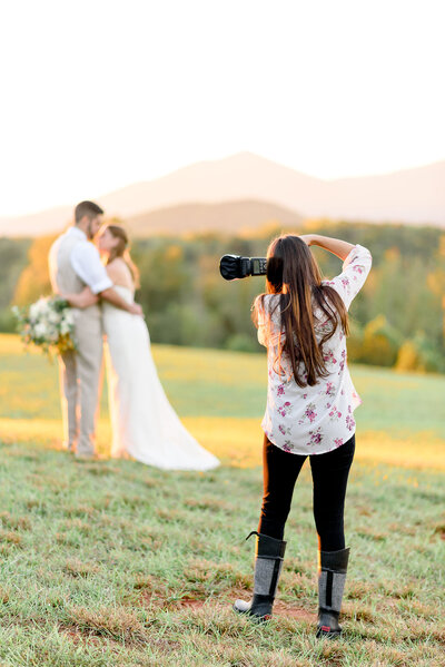 Virginia photographer taking wedding photos