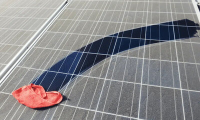 Close-up image of a solar panel with a visible swipe of clean, showing the difference between the cleaned and uncleaned areas, highlighting Solar Shine SD's thorough and effective cleaning process.