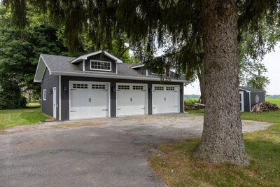4553 Solina garage