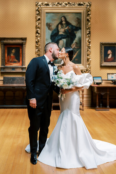 Modern and chic spring wedding at a Historic Mansion with Water Views | Glen Foerd on the Delaware | Philadelphia PA | Denise Marie Photography | Editorial Wedding Photographer based in Philadelphia PA