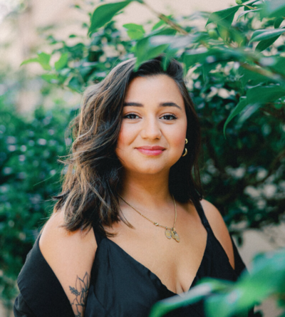 Wendy of Apt. B Photography specializes in capturing bright, candid moments for Savannah elopements, ensuring every detail is beautifully documented.