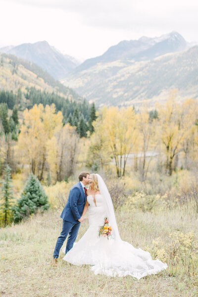 Mary Ann Craddock is a Colorado mountain wedding photographer who creates everlasting, narrative imagery.