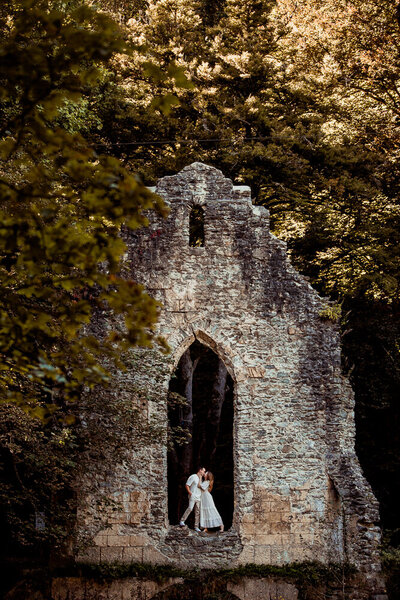 engagement couple photoshoot temple