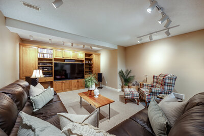 24 Worthington family room (3)