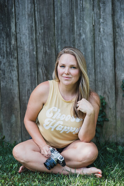 headshot of jennifer mosier photography taken in her own backyard