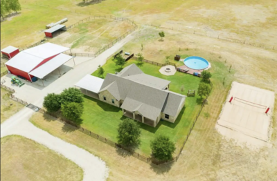 3-bedroom, 2-bathroom vacation rental farmhouse on the outskirts of Waco, TX