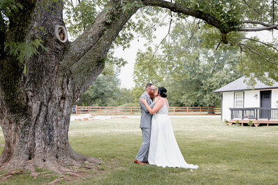 View this highlight of Kelsi and Landans wedding at Greenleaf Barn Wedding venue in Broken Arrow Oklahoma