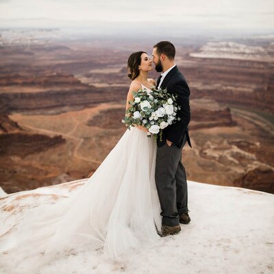 Moab elopement couple