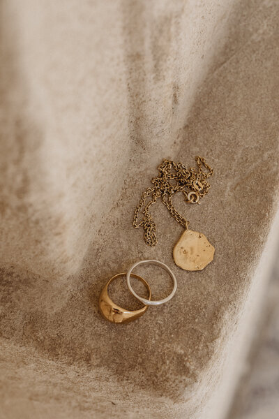 kaboompics_minimalist-silver-and-gold-jewelry-a-warm-aesthetic-photoshoot-31140