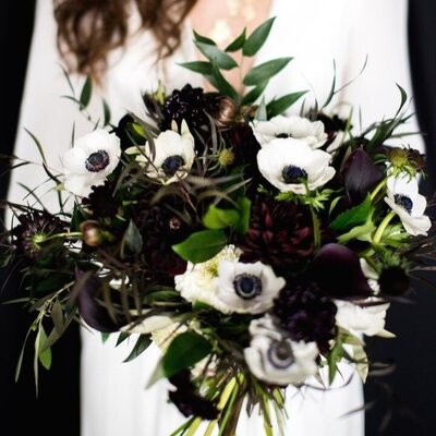 Style 25 _ Black & White _ Bridal Bouquet