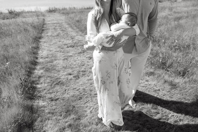 newborn baby feet for newborn lifestyle photos