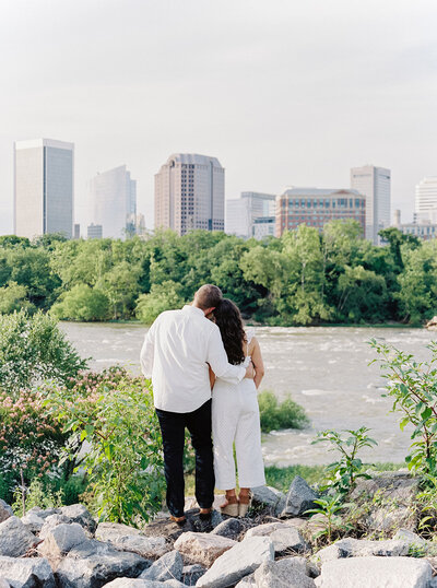 couple kisses in front of mountains at Big Spring Farms by Natalie Jayne Photography