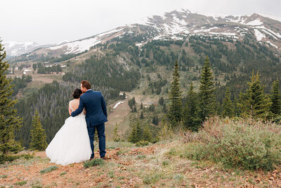 Breckenridge mountain wedding couple