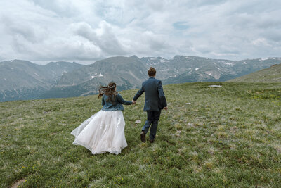 adventure elopement photographer