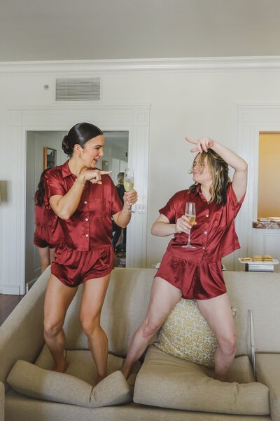 bridemaids-dancing-before-wedding