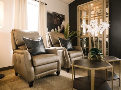 Discover the perfect accent chair to complement your home decor at Rockwood Furniture.