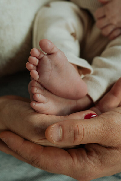 Closeup baby voetjes newbornfotoshoot