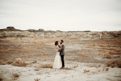 bisti-wilderness-badlands-new-mexico-elopement-desert-portraits-engagement-session-liz-anne-photography