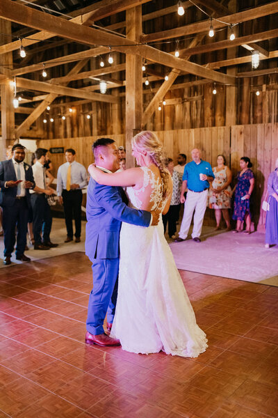 Couple dancing at Kentucky wedding