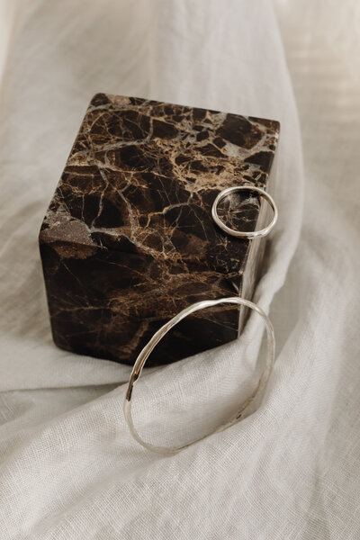 kaboompics_silver-jewelry-wood-and-marble-29611