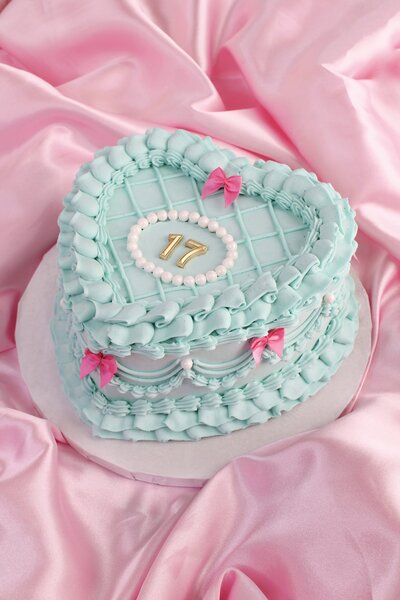 Poly Lambeth Cake