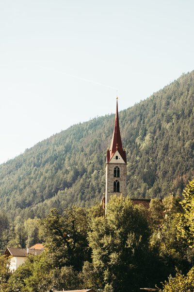 A photo showcasing typical Tyrolean architecture harmoniously blending with the surrounding nature, capturing the essence of this picturesque Alpine region