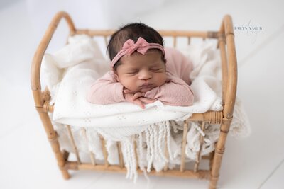 Knoxville newborn photographer, newborn portraits Knoxville, newborn baby photography near me Knoxville