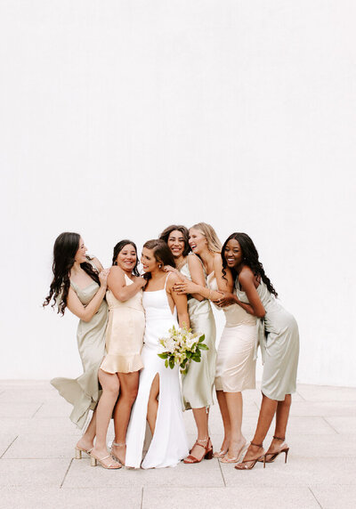 bride-with-bridal-party-smiling