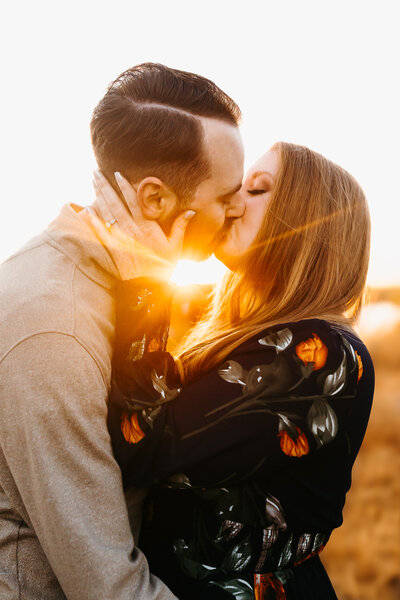 Couple kissing with the sun shining between them