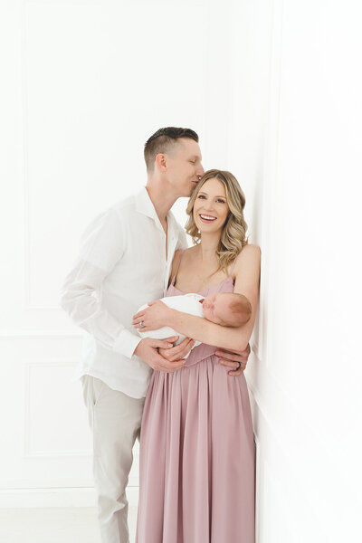 Scottsdale newborn photographer mom in pink dress © Reaj Roberts Photography 2024 RRP_6678