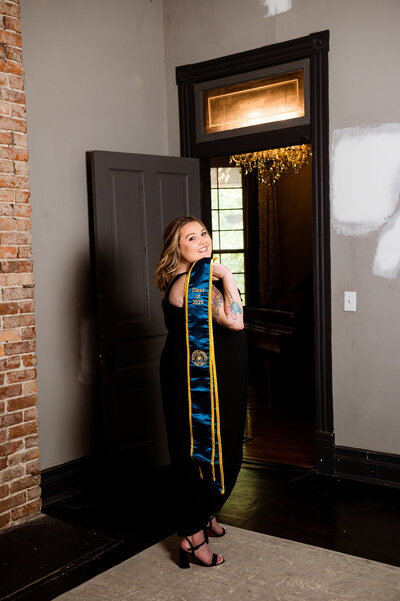 Before photo for Kent State senior inside a private home for her photoshoot