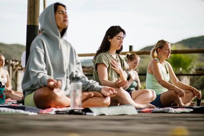 Geniet van de wandelingen van het hormoon retreat van dr. GYNN in Portugal
