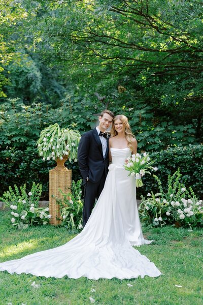 beaulieu oaks historic estate savannah georgia wedding couples portraits under spanish moss hannah forsberg atlanta fine art film photography destination event