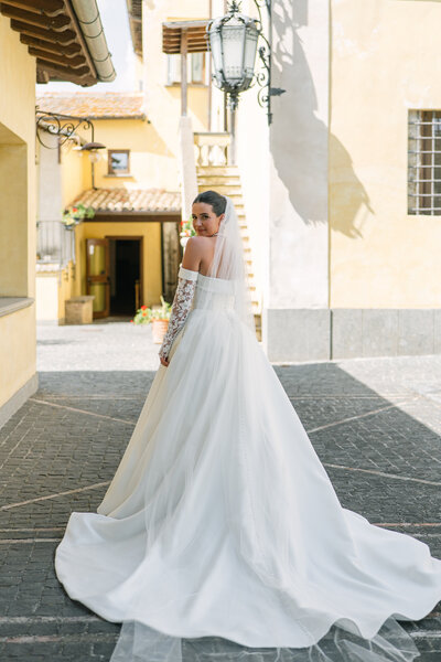 I'm an Australian photographer based in Italy with a passion for capturing life’s most joyous moments—weddings and celebrations filled with authenticity and spontaneity. 