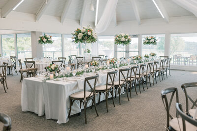 Bride with bouquet at Royal Golf Club