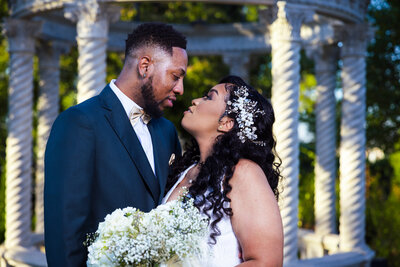 Out of focus phot of couple kissing taken by  Dallas Wedding Photographer Jameson Ray