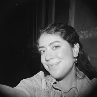 Portrait of Casa Briro’s Puerto Rico photographer Angélica smiling during a behind-the-scenes moment

