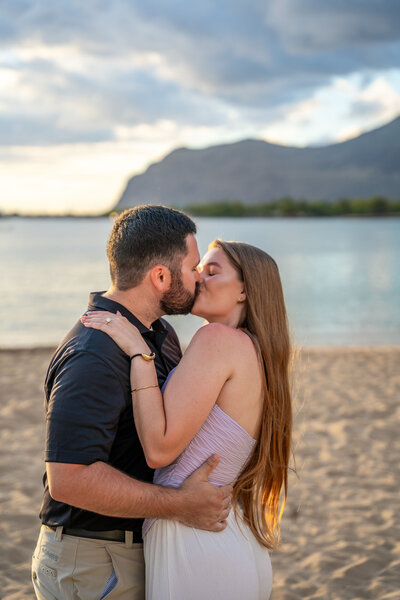 Couple kissing for hawaii couple photography at Waikoloa
