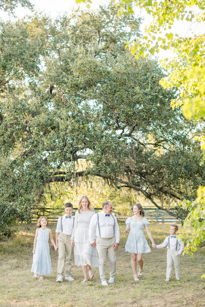 Houston-family-photographer-at-mossy-tree