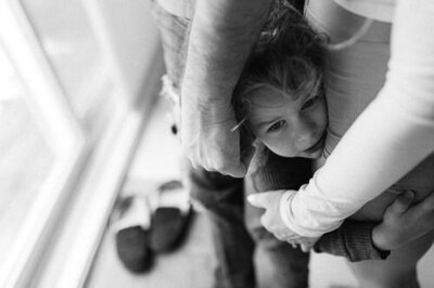 Enfant avec ses parents