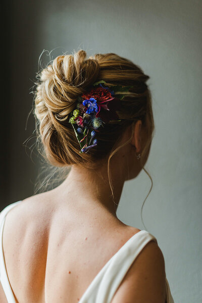 Vintage-Maryland-wedding-florist-Sweet-Blossoms-hair-flowers-comb-Stephanie-Dee-Photography